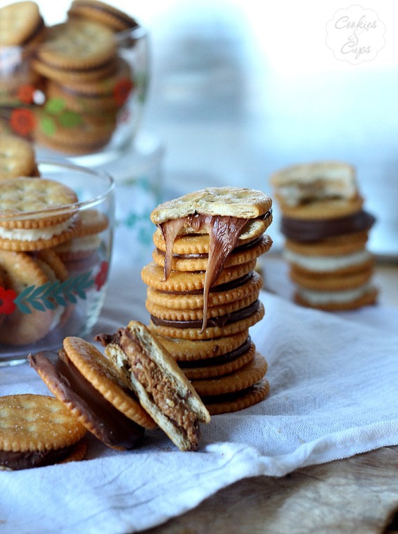 Candy Stuffed Ritz Sandwiches | www.cookiesandcups.com