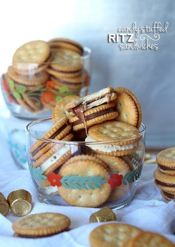 Candy Stuffed Ritz Sandwiches | www.cookiesandcups.com