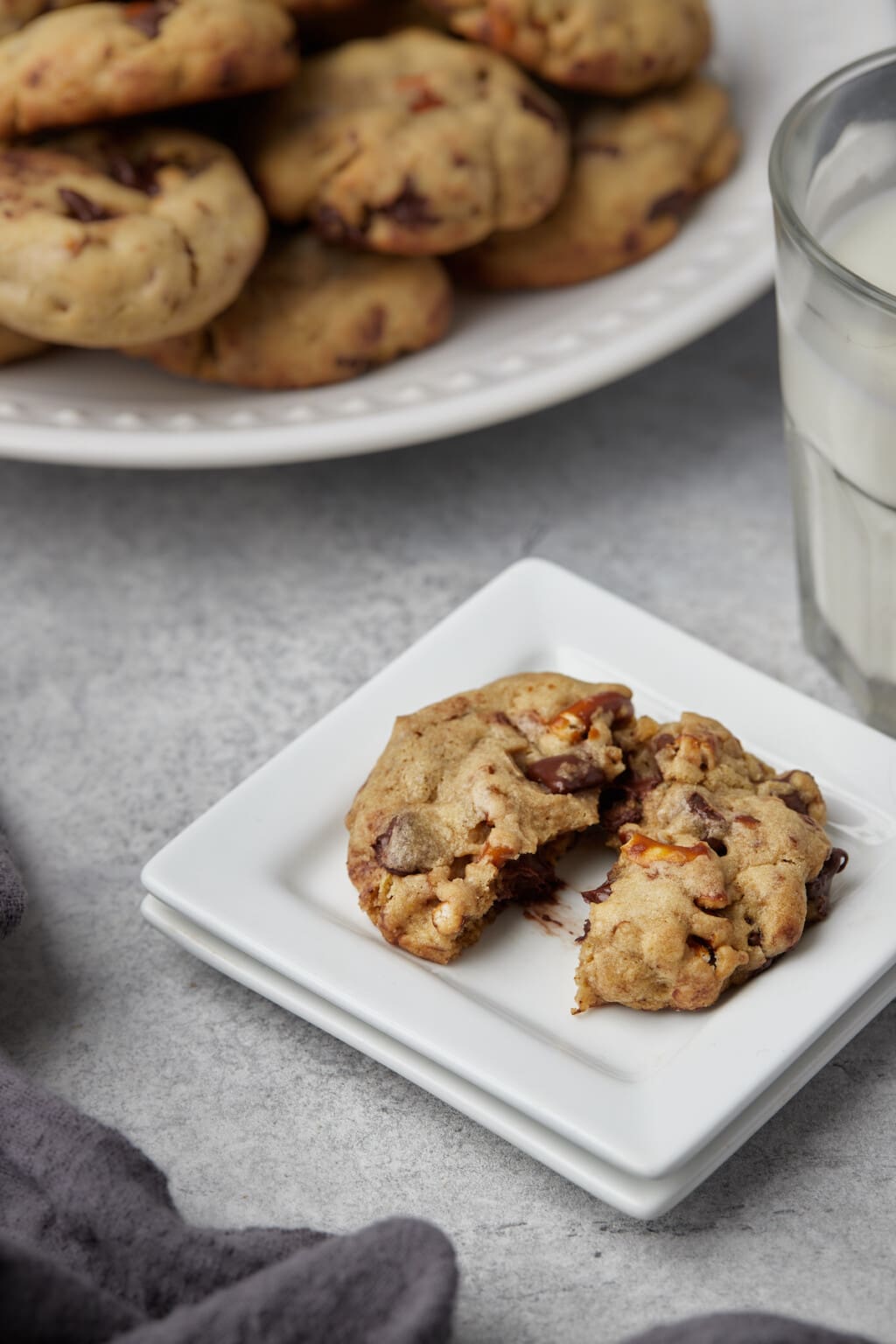 Salty Pretzel Chocolate Chip Cookies | Cookies and Cups