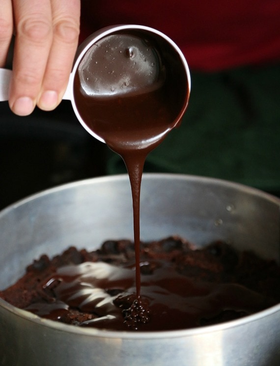 Peanut Butter Cup Brownie Cheesecake | www.cookiesandcups.com