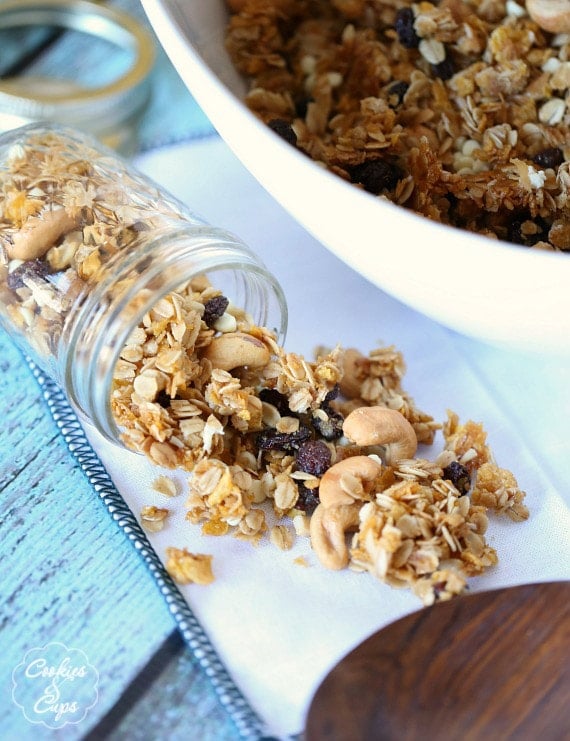 Snacking Granola Clusters | www.cookiesandcups.com