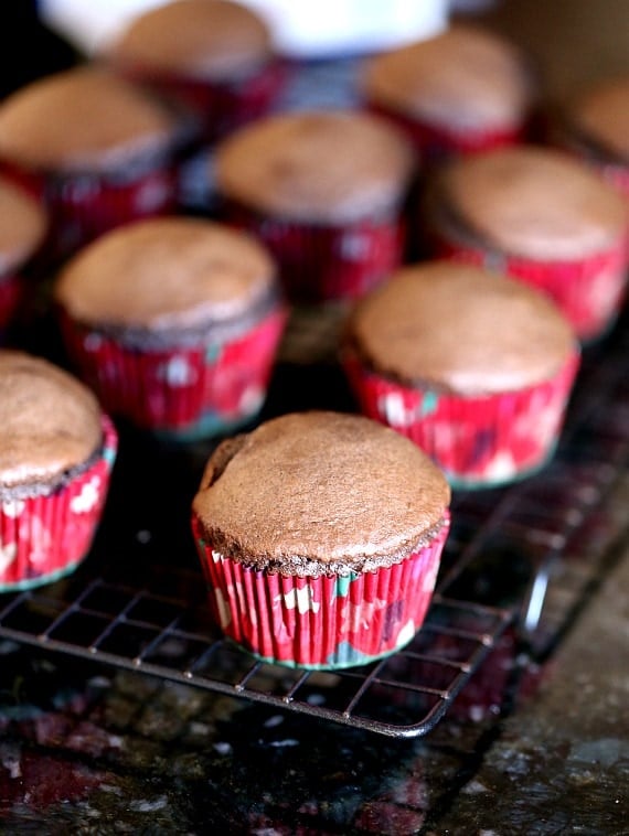 Whoopie Pie Cupcakes with Red Velvet Frosting | www.cookiesandcups.com