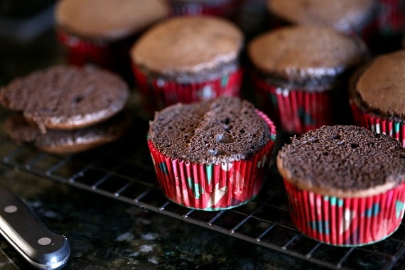 Whoopie Pie Cupcakes with Red Velvet Frosting | www.cookiesandcups.com