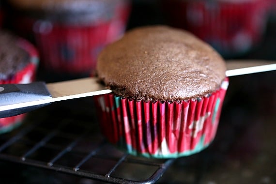 Whoopie Pie Cupcakes with Red Velvet Frosting | www.cookiesandcups.com