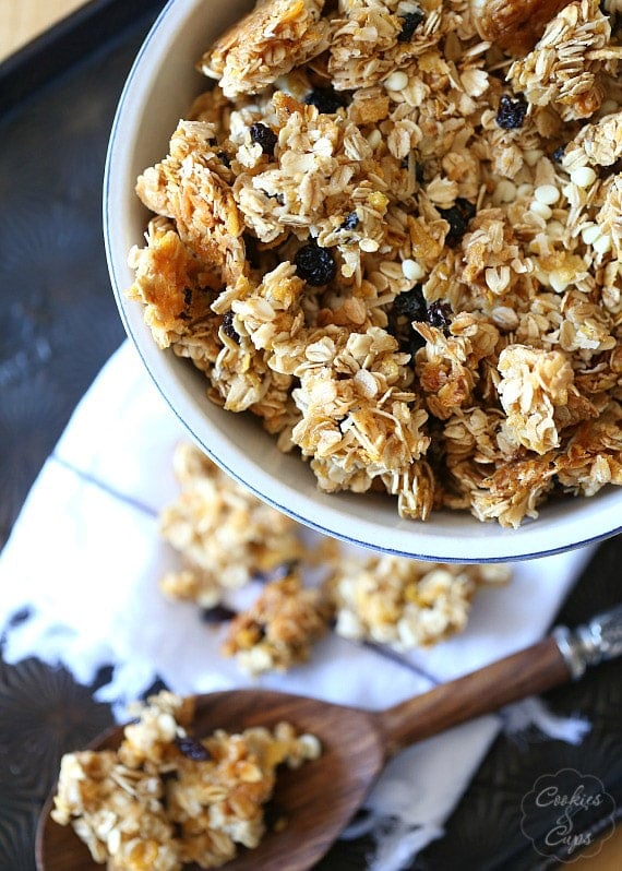 Snacking Granola Clusters | www.cookiesandcups.com