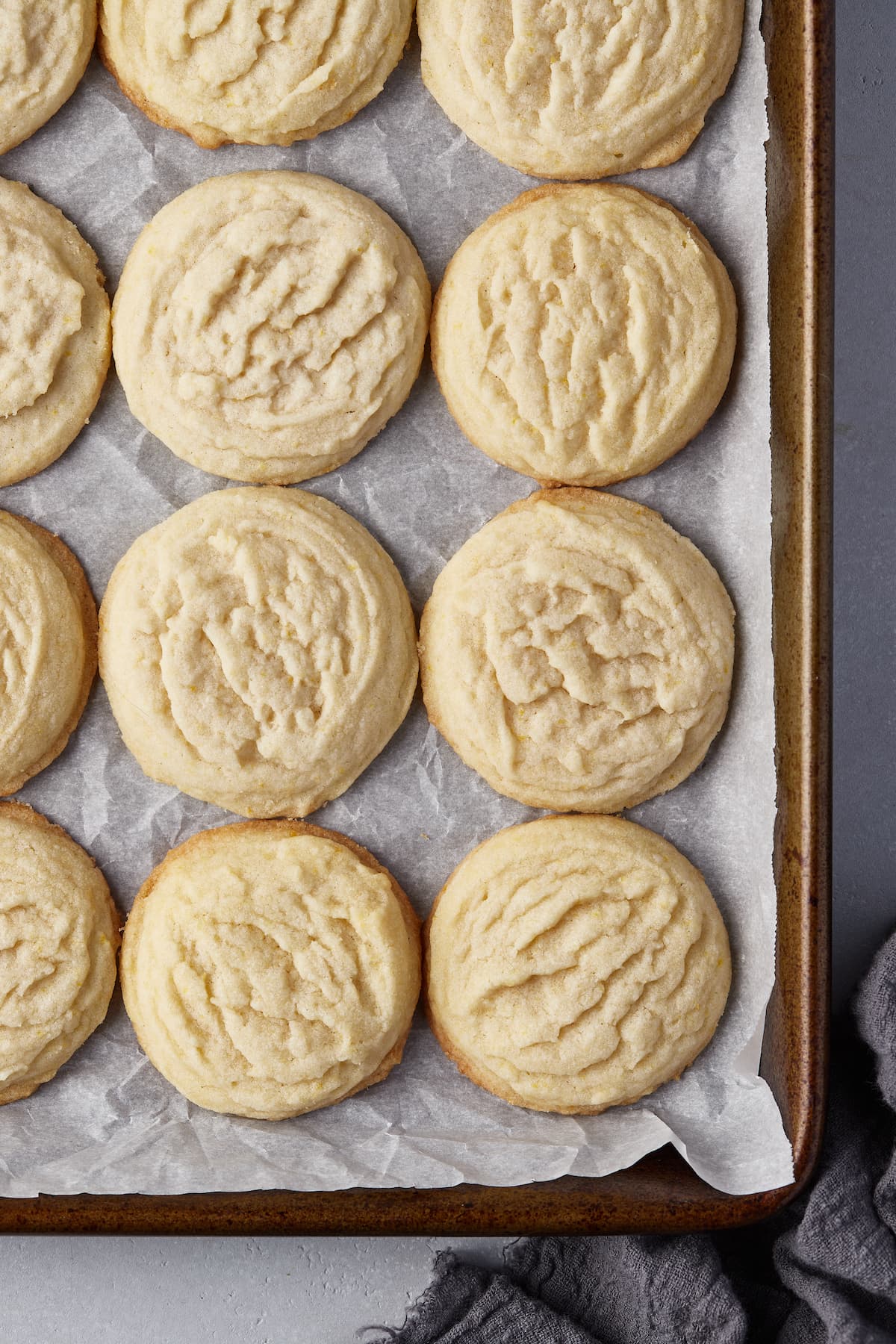 Rows of amish sugar cookies on a baking sheet.