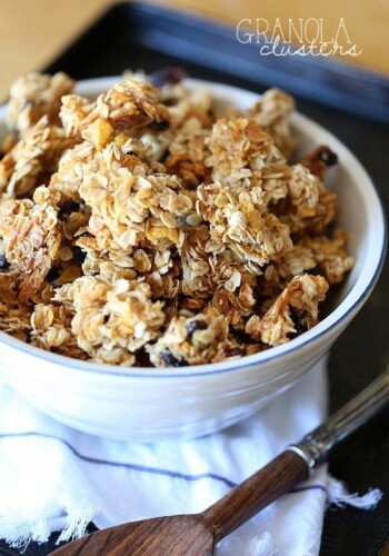 Snacking Granola Clusters | www.cookiesandcups.com