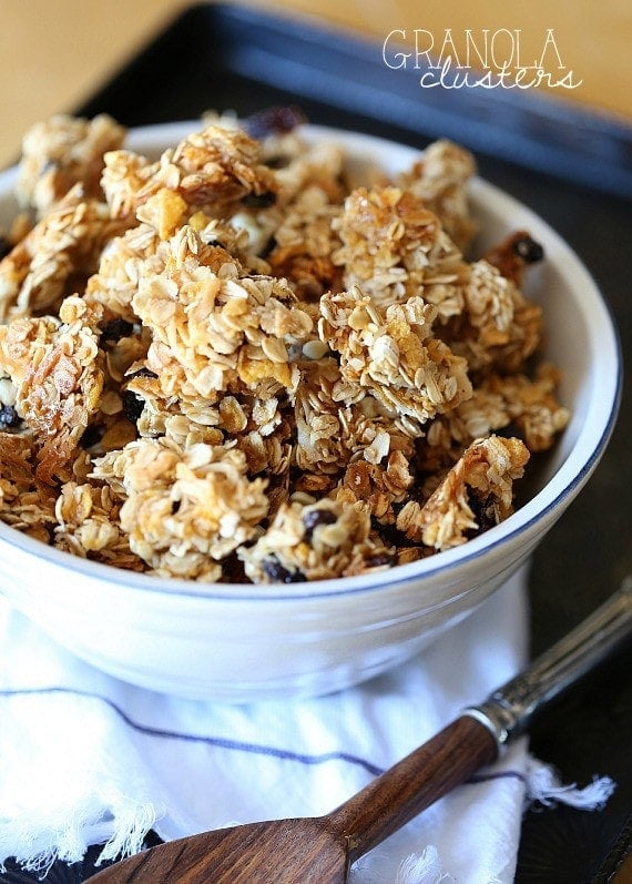 Snacking Granola Clusters | www.cookiesandcups.com