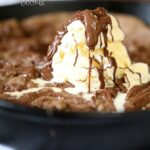Nutella Skillet Cookie ~ A Chocolate Hazelnut cookie baked right in your cast iron skillet! I a delicious and chocolatey easy dessert! www.cookiesandcups.com