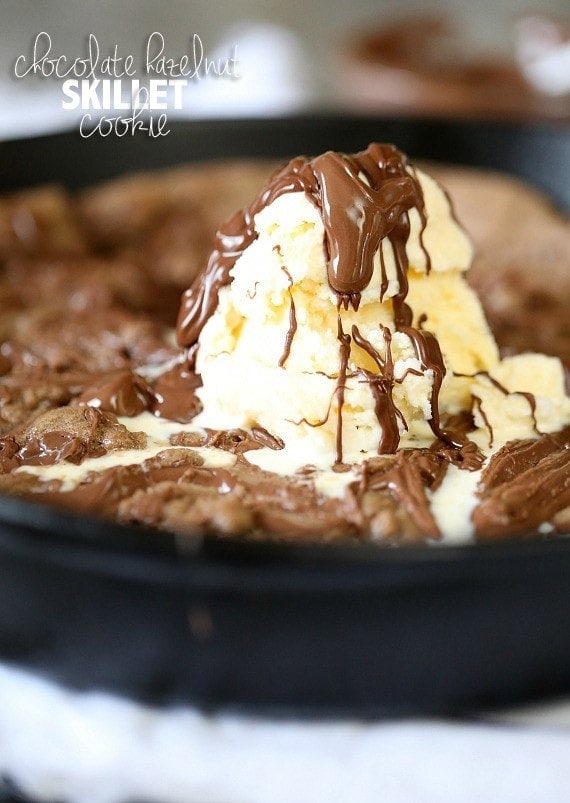 Nutella Skillet Cookie ~ A Chocolate Hazelnut cookie baked right in your cast iron skillet! I a delicious and chocolatey easy dessert! www.cookiesandcups.com