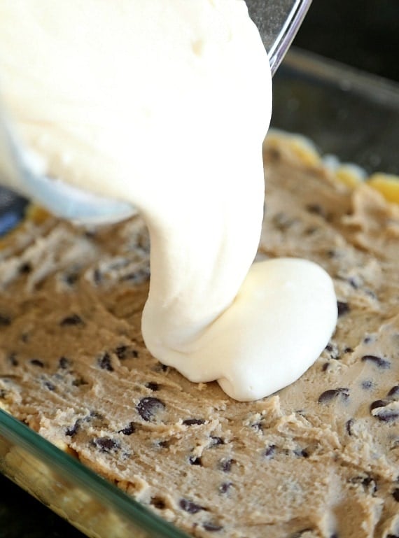 Chocolate Chip Cookie Dough Gooey Butter Bars | www.cookiesandcups.com