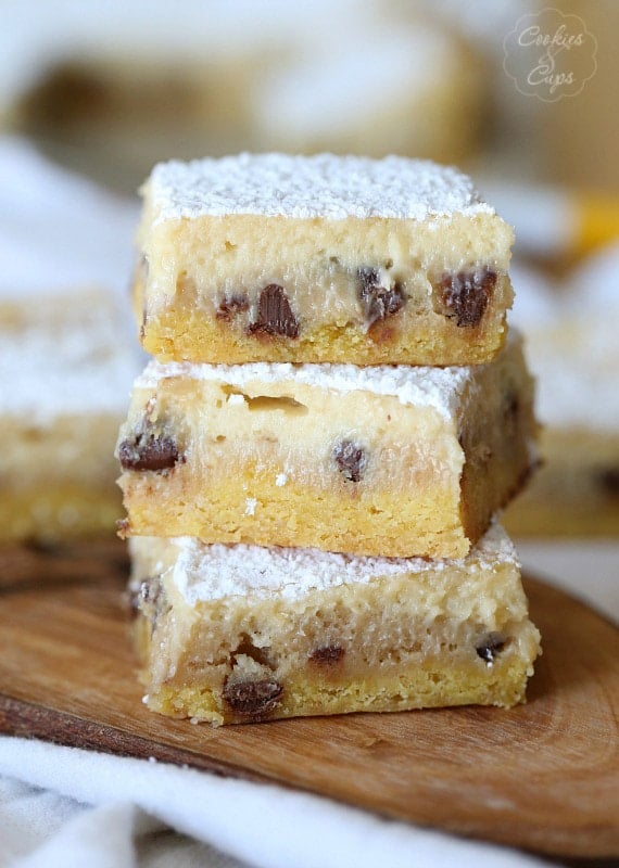 Chocolate Chip Cookie Dough Gooey Butter Bars | www.cookiesandcups.com