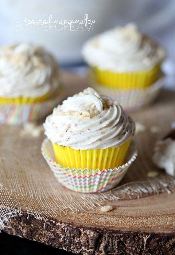 Toasted Marshmallow Buttercream Frosting www.cookiesandcups.com