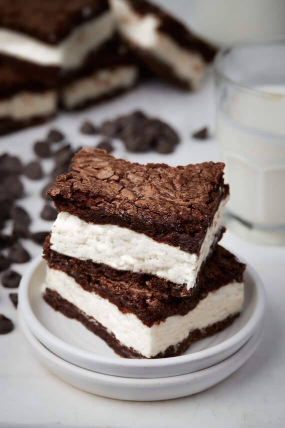 Close up of Oreo cream filled brownies on a plate.