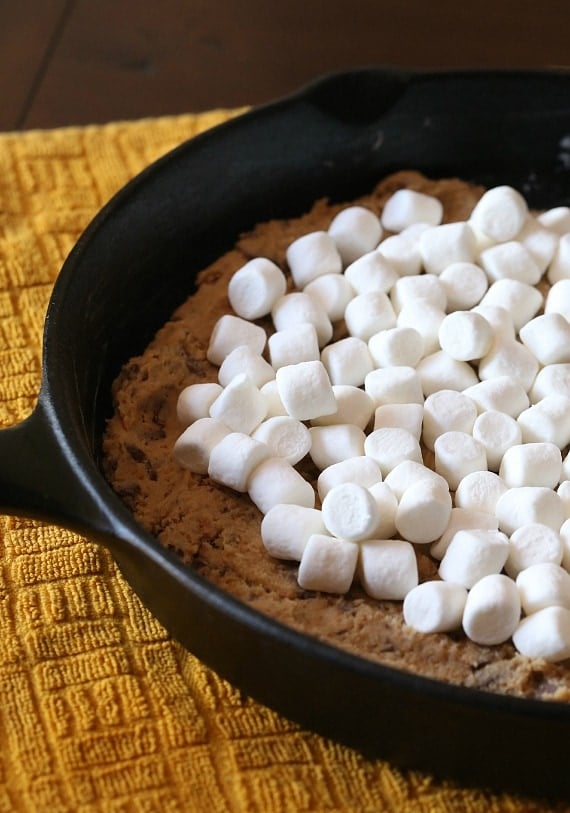 Mini Skillet Chocolate Marshmallow Cookies - Worldly Treat