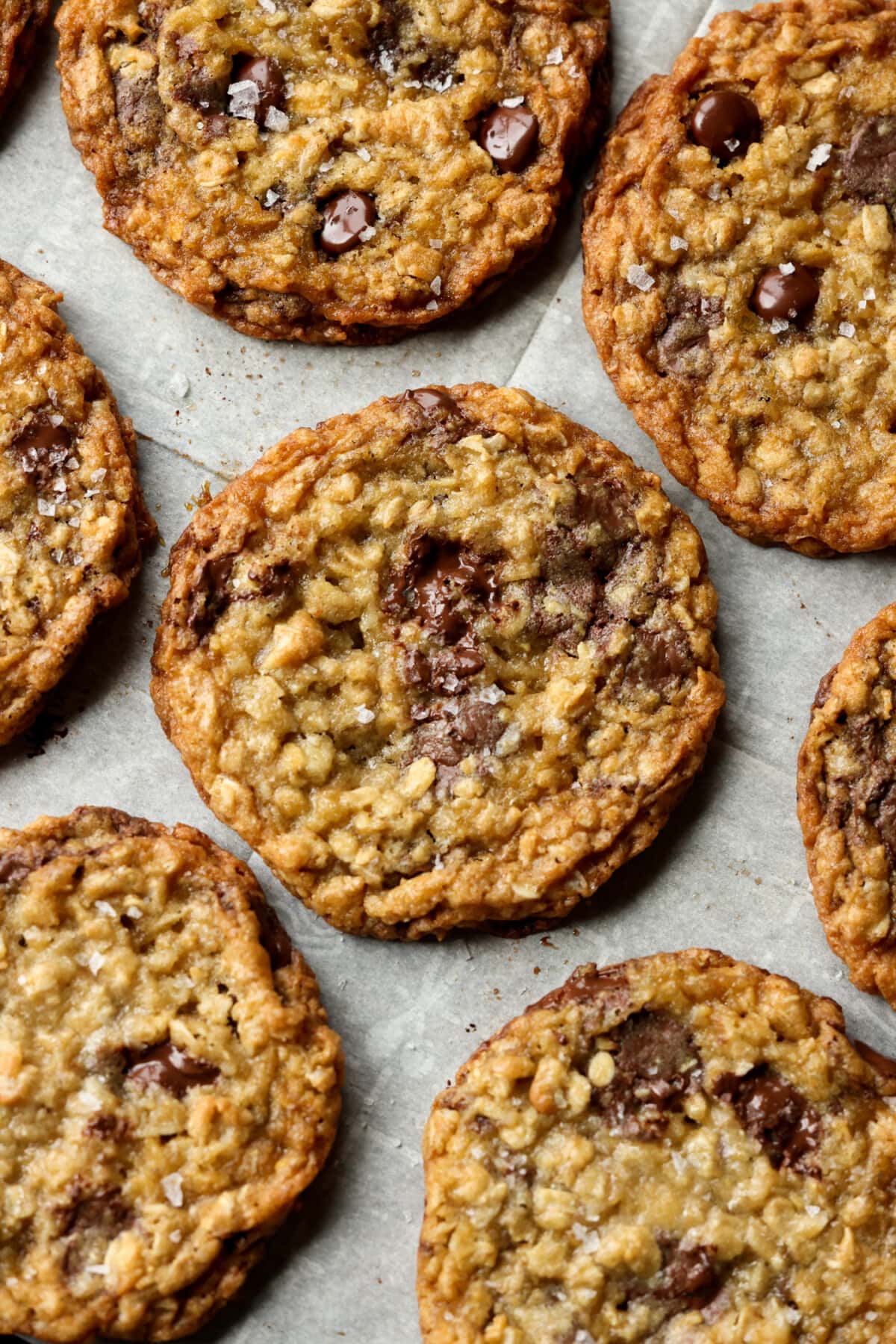 Crispy, Chewy Oatmeal Cookies | Cookies and Cups