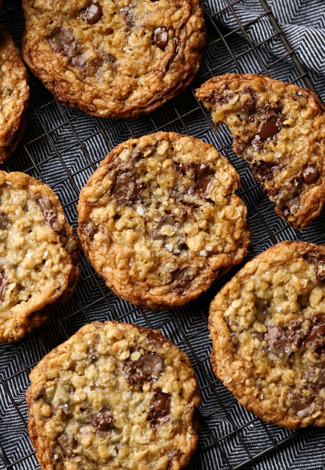 Crispy, Chewy Oatmeal Cookies Cookies and Cups
