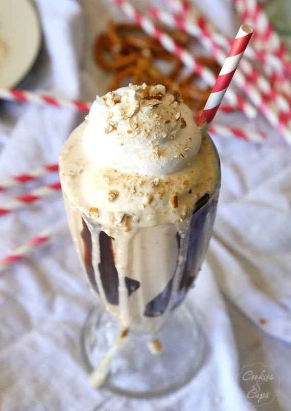 Peanut Butter Pretzel Milkshakes...super easy and the perfect salty/sweet dessert!