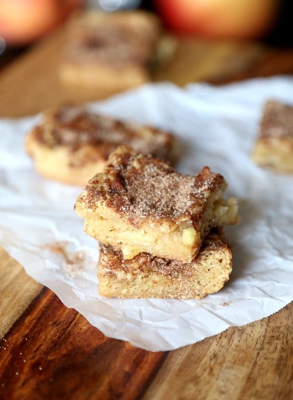 Delicious Chunky Apple Snickerdoodles...a soft, buttery bar loaded with apples and cinnamon sugar!