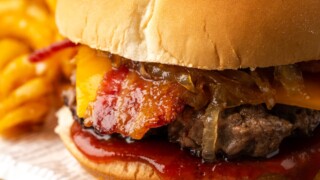 Sweet and Spicy Jalapeño Bacon Cheddar Burger Brings The Heat