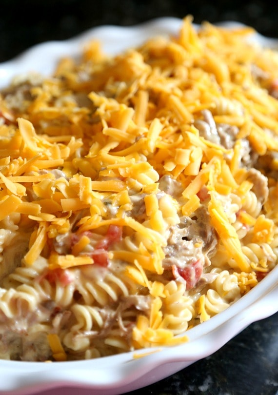 Carnitas Mac and Cheese | Crockpot Pulled Pork Mac and Cheese Recipe