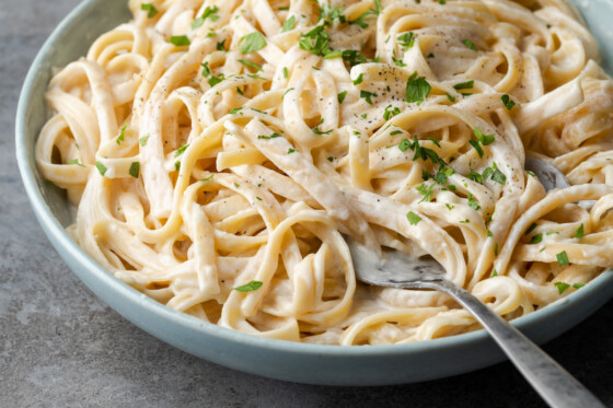Simple Fettuccine Alfredo | Cookies and Cups