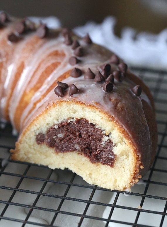 bundt cake with pudding filling