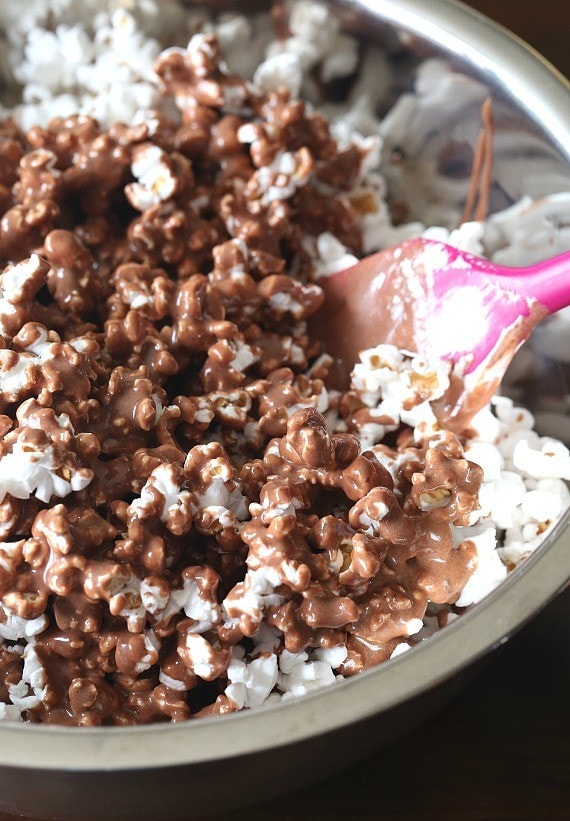 Crazy yummy Fudgy Marshmallow Popcorn...it's popcorn coated in fudge with marshmallows everywhere. Prepare to be addicted!