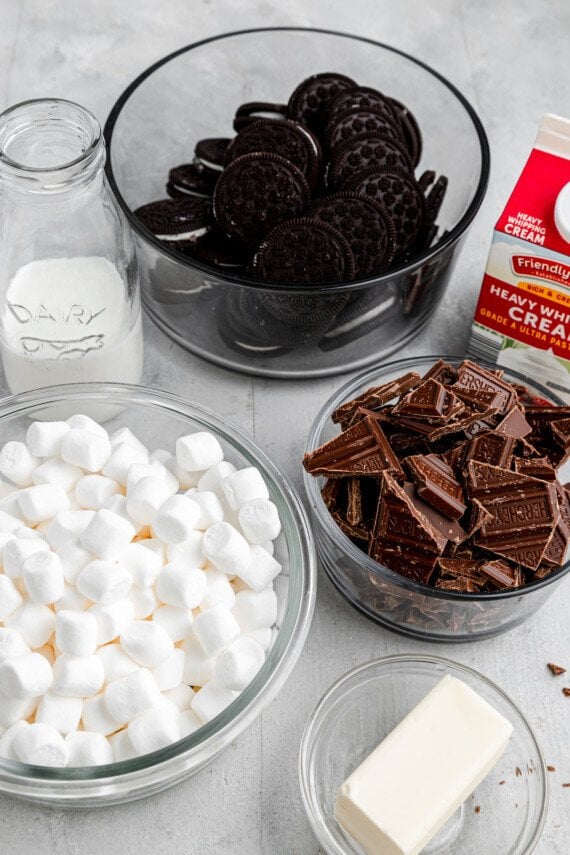 Ingredients for marshmallow chocolate pie.