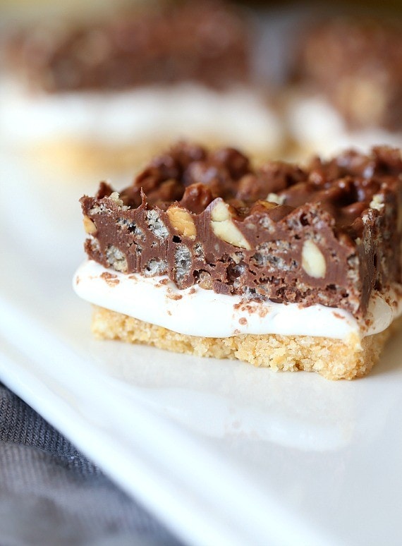 Gooey Crispy Ritz S'mores Bars! These are so crazy delicious...AND they are no bake! The creamy Fluff in between a layer of crispy, buttery Ritz Crackers and Crunchy peanut butter chocolate!