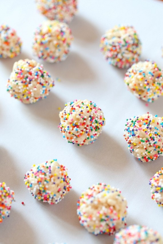 Fun little Krispie Treat Party BItes! Go ahead and grab a handful!