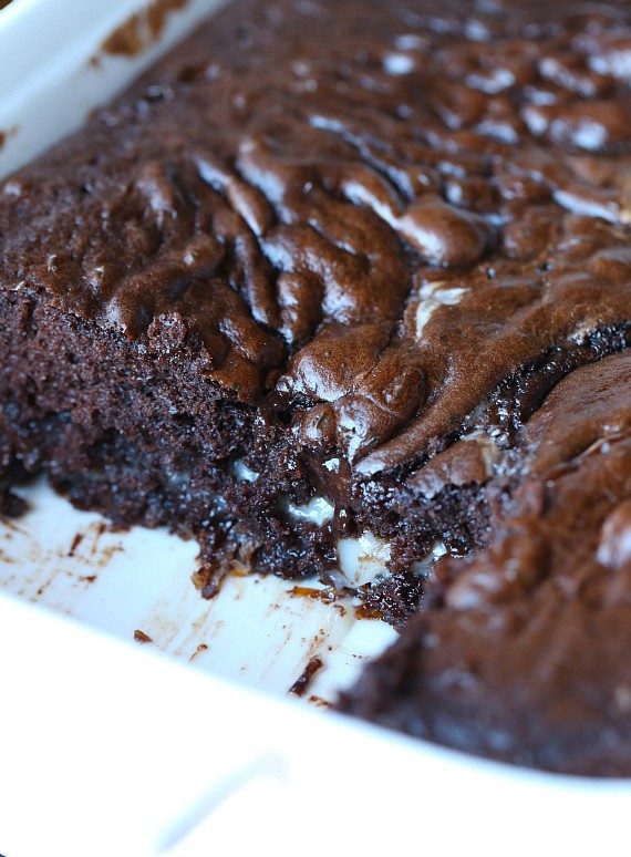 Delicioso Pastel de Chocolate con Terremoto Pegajoso