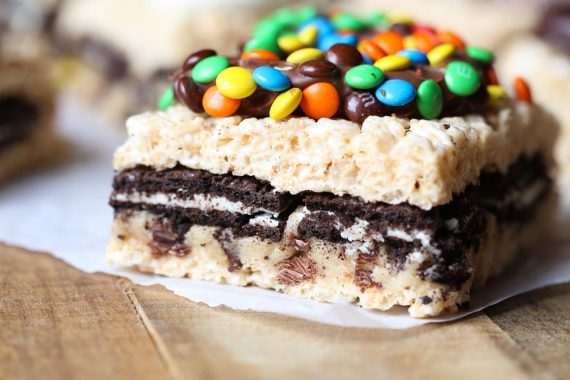 These Trashy Treats are OUTRAGEOUS! You have a cookie dough, Oreo stuffed krispie treat topped with chocolate covered pretzels. A literal mouthful!
