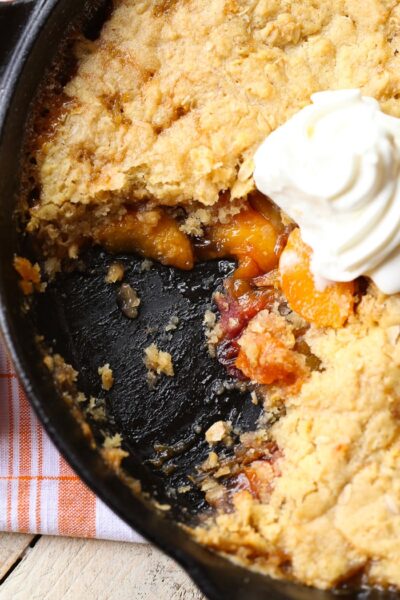 skillet sugar cookie peach cobbler