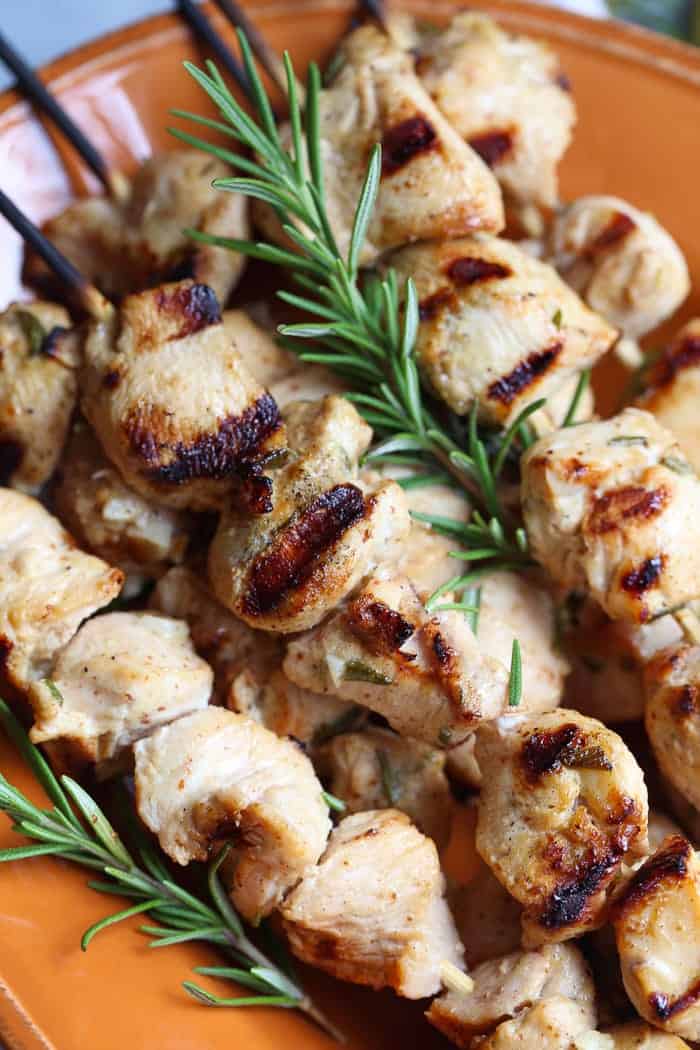 Flavor Packed Rosemary Chicken Kabobs - Cookies and Cups