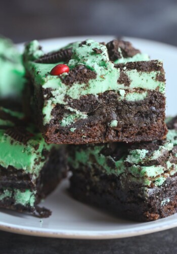 Grinch Brownies aka Mint Oreo Brownies... a fudgy brownie filled with Mint Oreo Cookies, topped with a minty, white chocolate ganache and more Oreos!