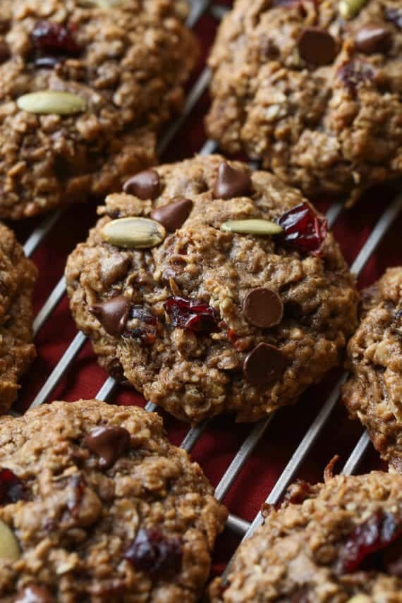 Autumn Spice Cookies are packed with oats, pumpkin seeds, chocolate chips, Craisins, and pumpkin spice! Autumn in every bite!