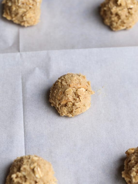 Caramel Apple Oatmeal Cookies! These are chewy, sweet and prefect for the fall season!