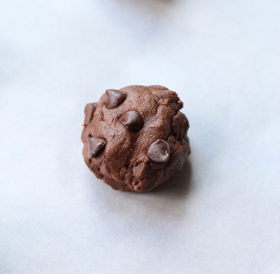 Salted Caramel Stuffed Double Chocolate Cookies - Creme De La Crumb