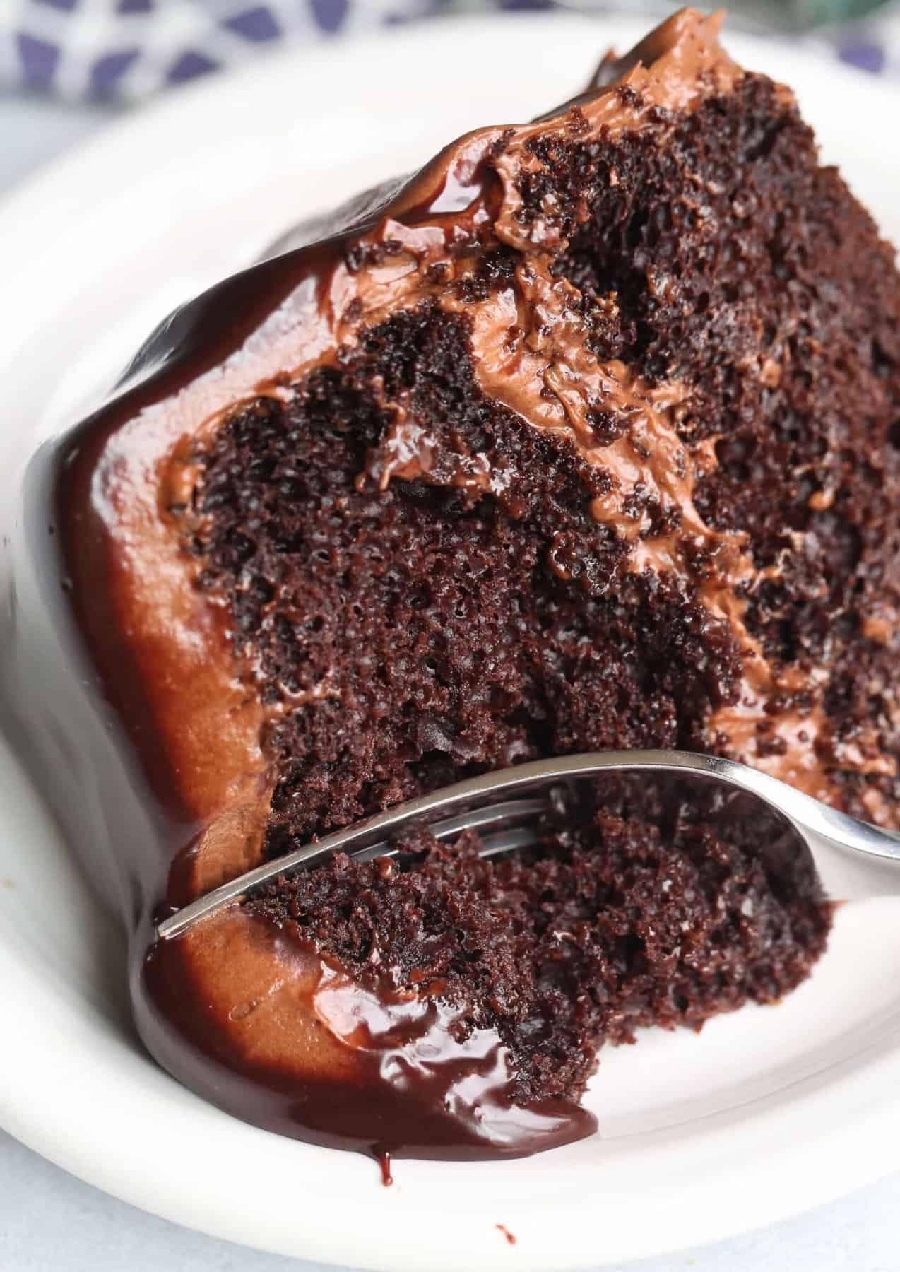 How to Make the Perfect Chocolate Cake Recipe | cookiesandcups.com