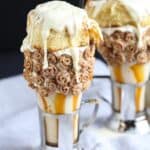 Cinnamon roll milkshakes with cinnamon cereal and caramel.