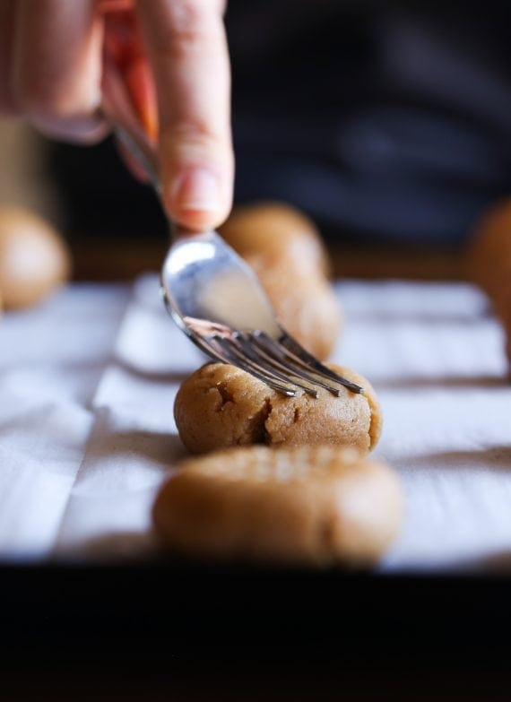 Flourless Peanut Butter Cookies! So much peanut butter packed into one soft cookie!