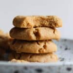 Flourless Peanut Butter Cookies! So much peanut butter packed into one soft cookie!