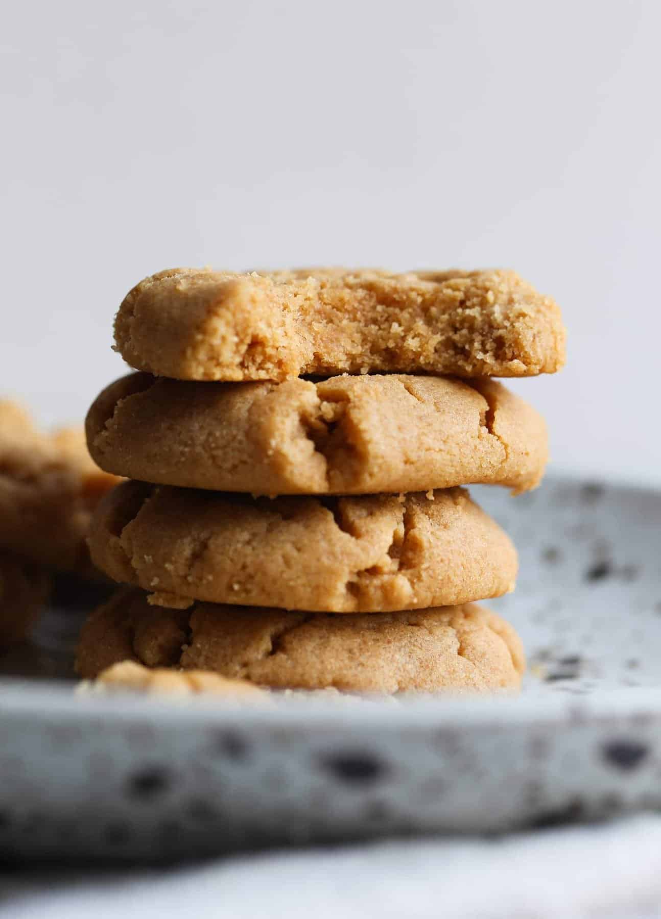 Flourless Peanut Butter Cookies! So much peanut butter packed into one soft cookie!