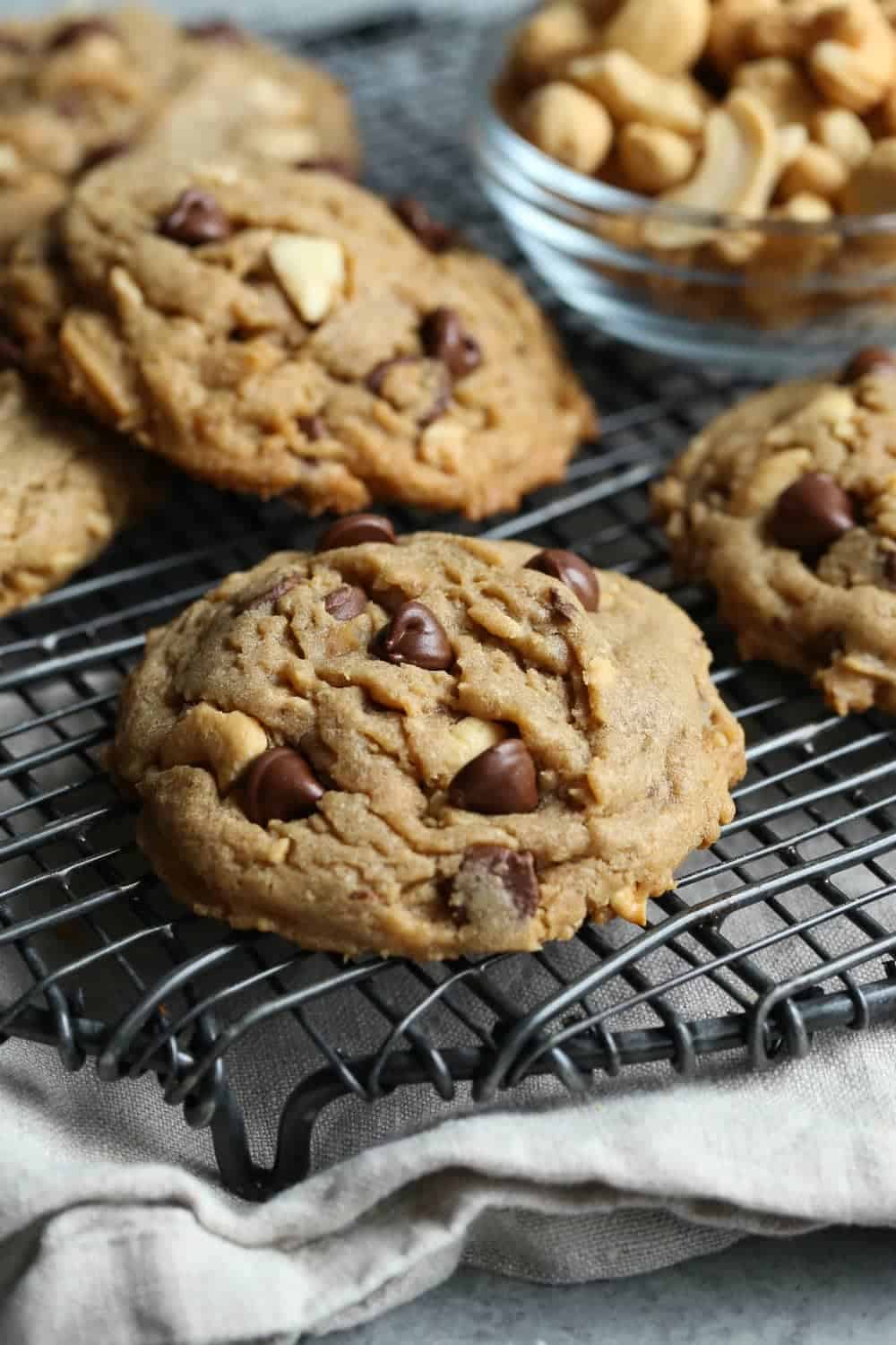 Easy Salted Toffee Cashew Cookies | Best Cookie Recipes