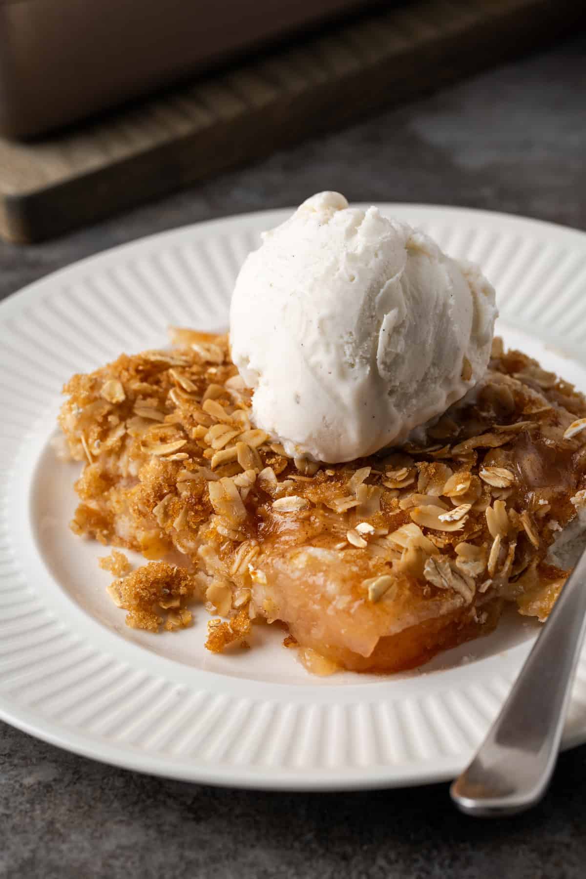 Easy Crock Pot Apple Crisp (with Cake Mix and Canned Pie Filling)