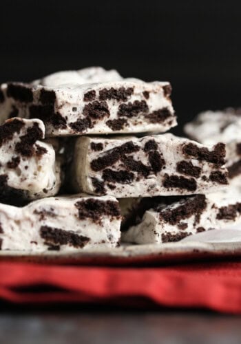 Cookies and Cream Marshmallow Bars are an easy no bake dessert with only 3 ingredients!