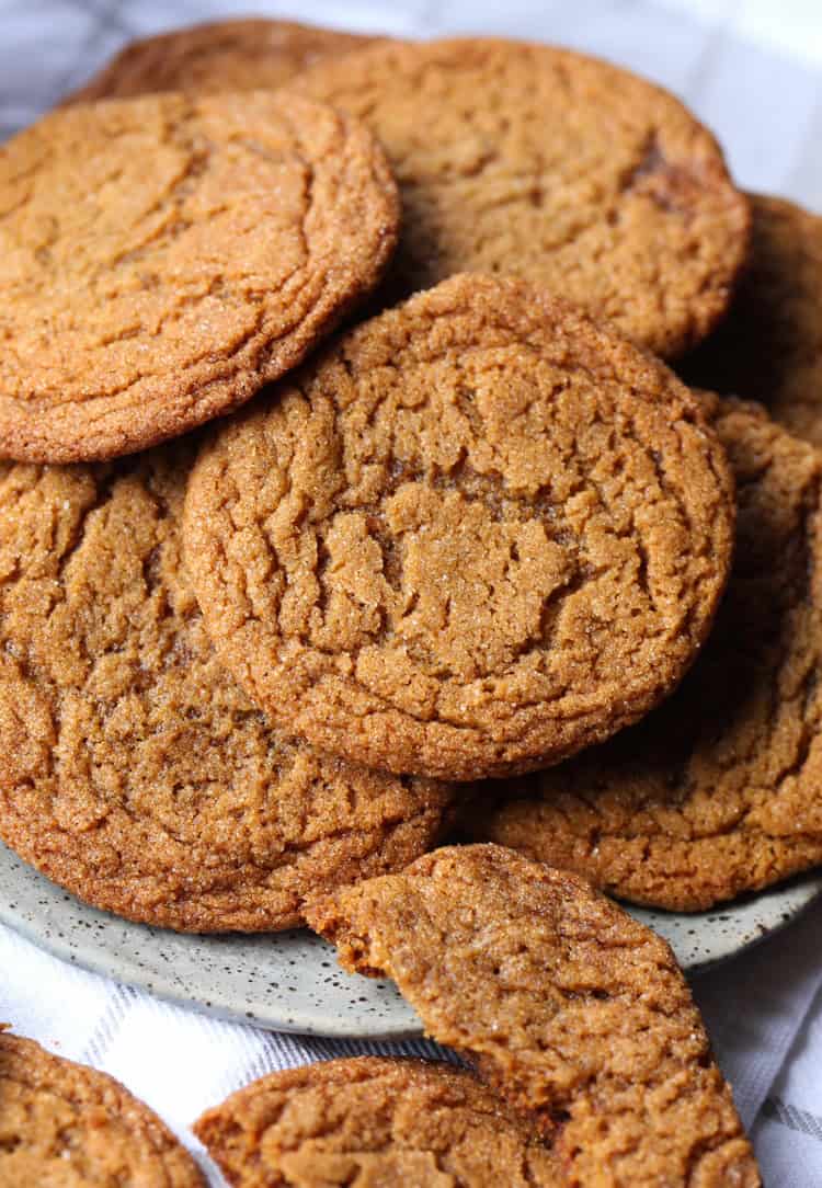 Crackly tops on this gingersnap cookie recipe