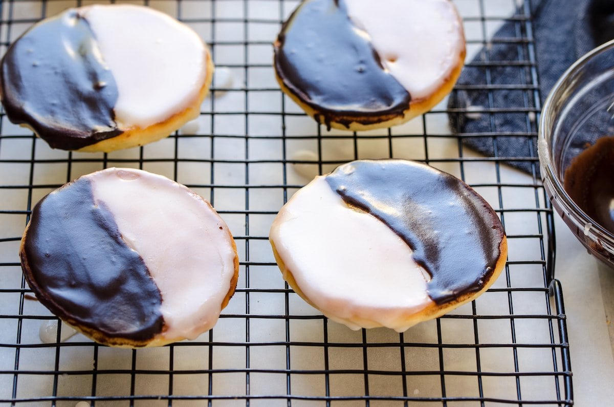 Black and White Cookies [cookiesandcups.com]