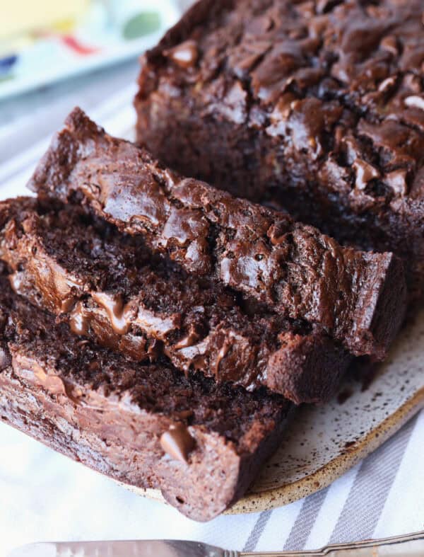 The BEST Chocolate Banana Bread - Cookies and Cups